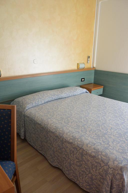 Hotel Paris Lignano Sabbiadoro Chambre photo