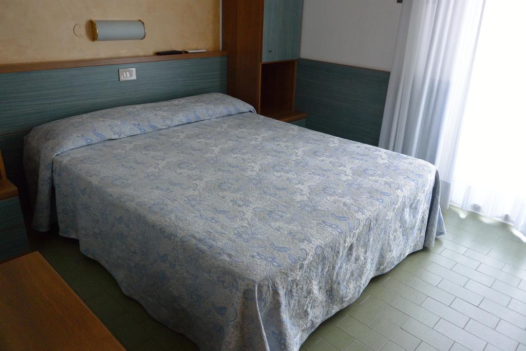 Hotel Paris Lignano Sabbiadoro Chambre photo