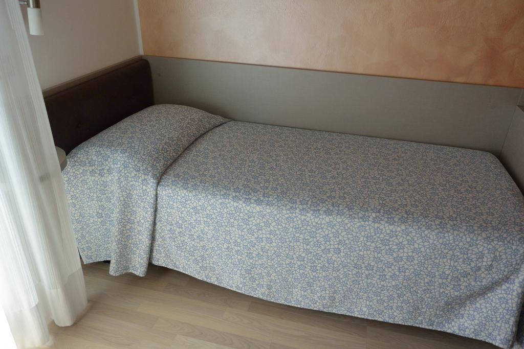 Hotel Paris Lignano Sabbiadoro Chambre photo